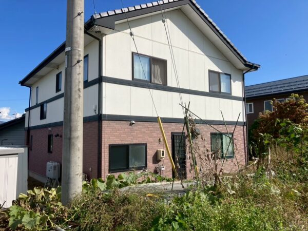 松本市にて外壁メンテナンス〈コーキングの割れ・外壁の剥がれのお悩み〉の施工前写真