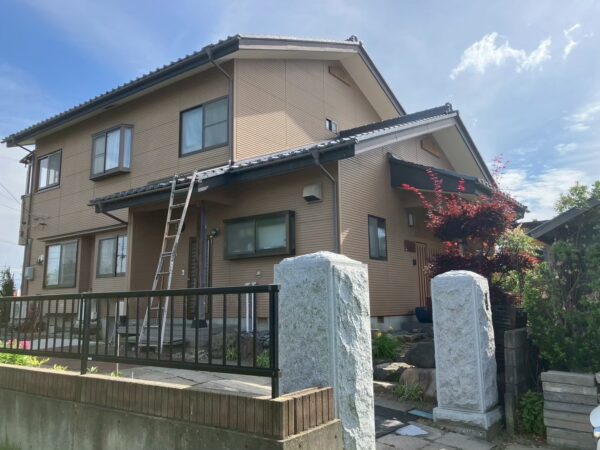 松本市にて築20戸建ての塗装メンテナンスの施工前写真